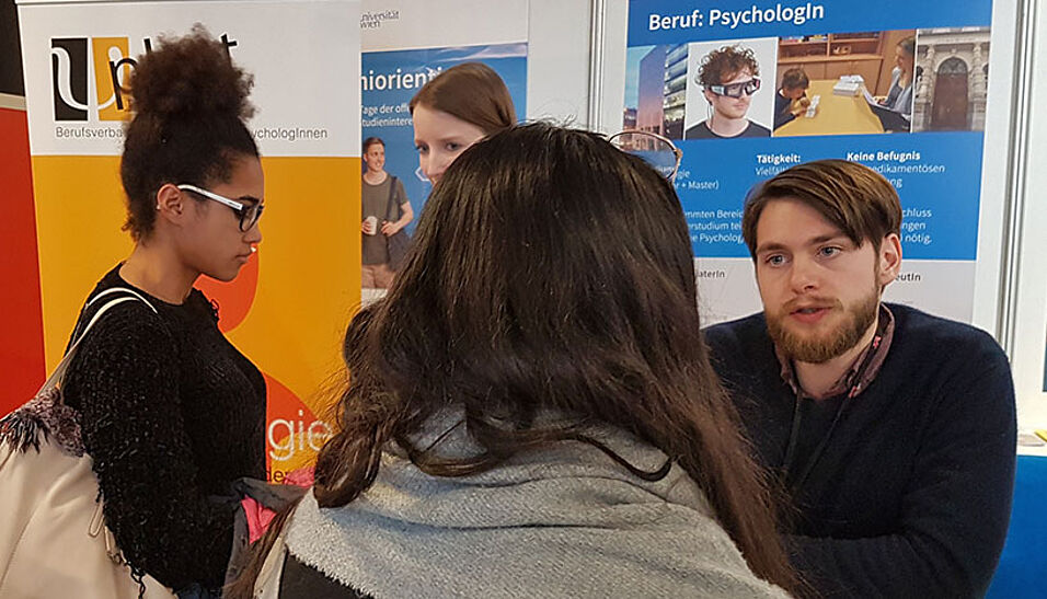 Einzel-Beratungsgespräch am Psychologie-Infostand